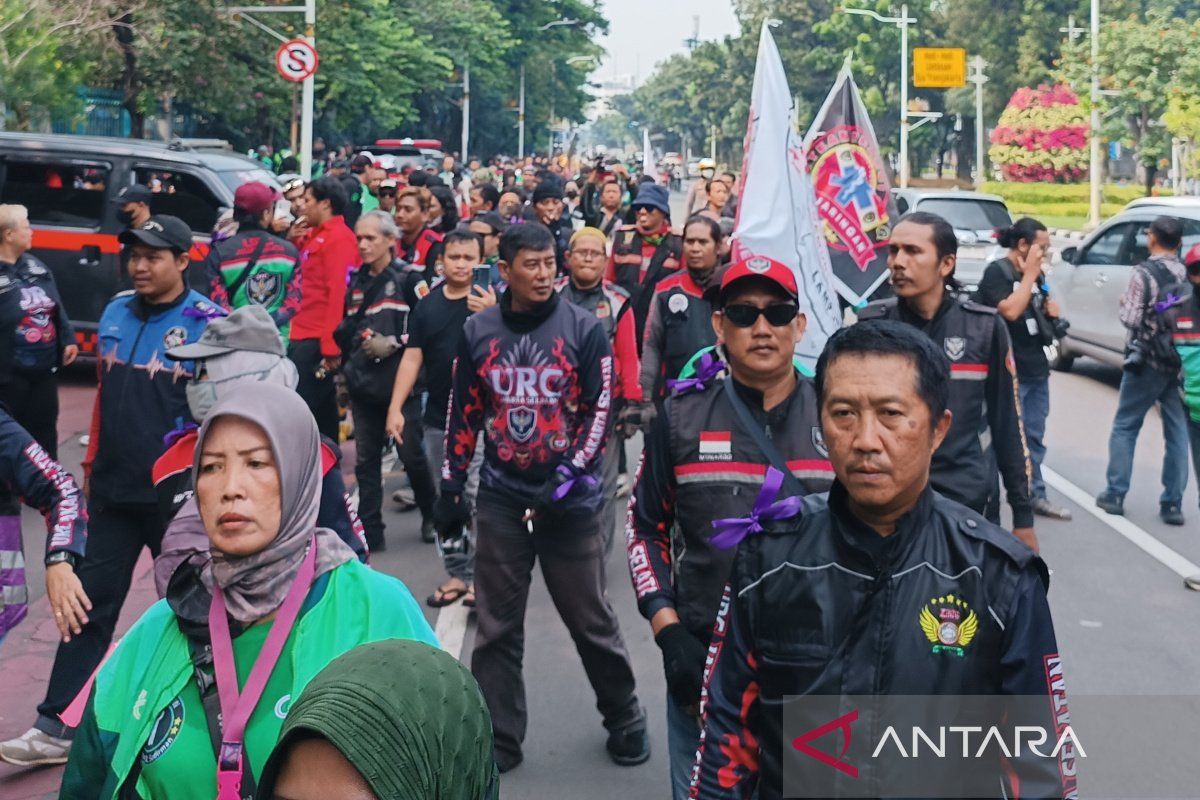 Ratusan ojol mulai datangi kawasan Monas untuk unjuk rasa