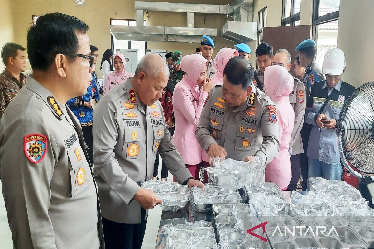 SPPG Polda Kalsel layani 2.000 penerima manfaat pada 13 sekolah