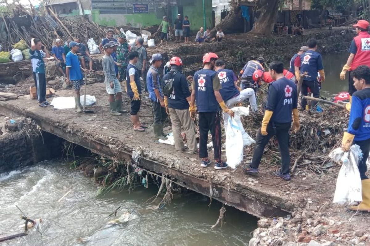 Perbaikan jembatan rusak akibat banjir di Mataram siap ditender