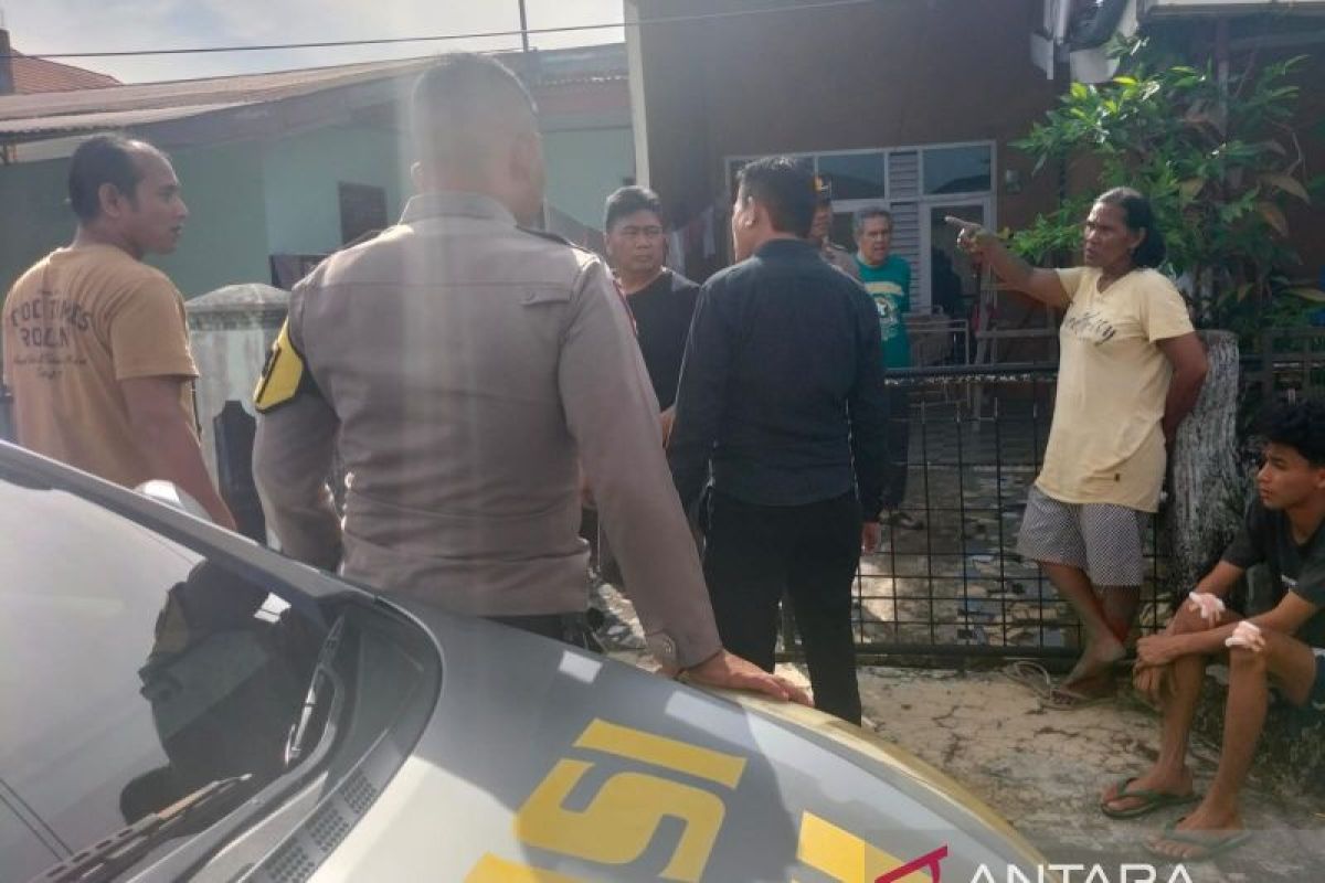 Polisi olah TKP kasus pencurian rumah lansia di Padang