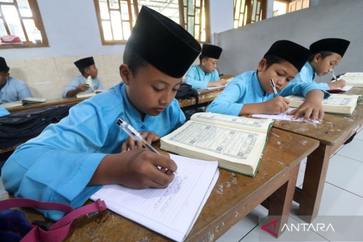 DPRD Jatim: Perlu keseimbangan sekolah rakyat dan sekolah umum
