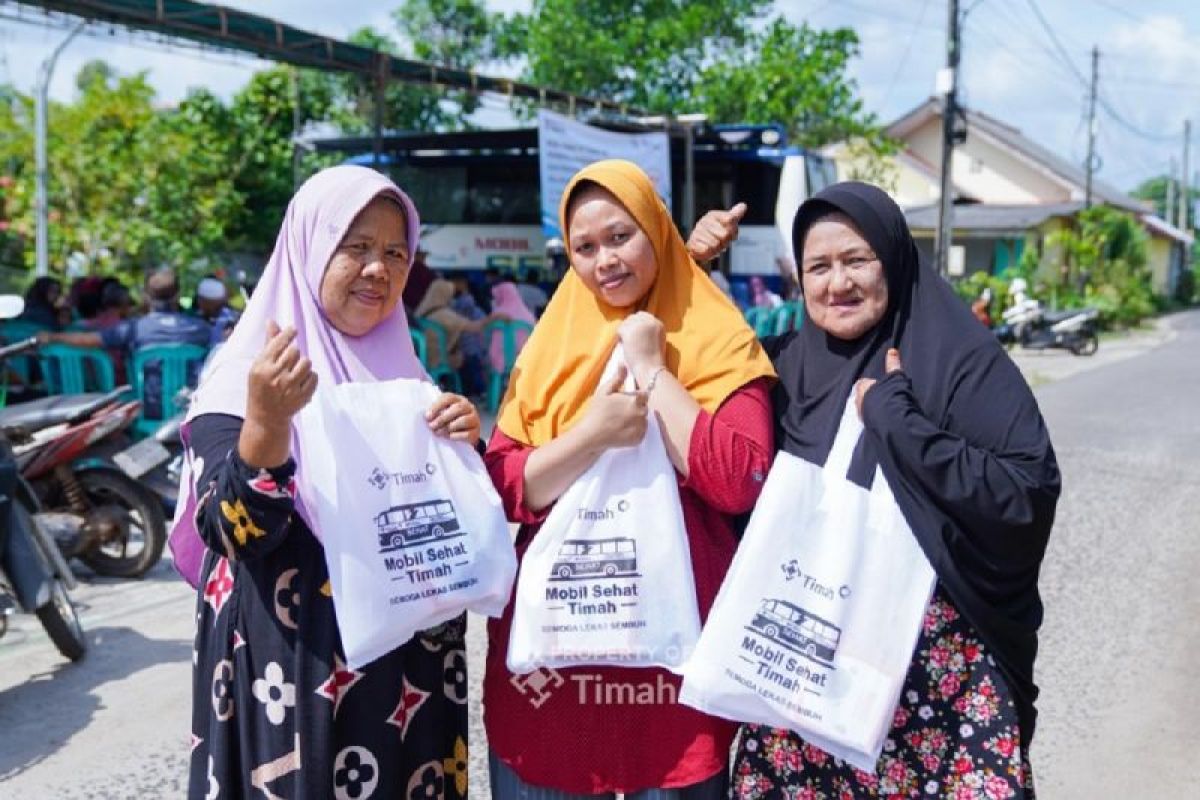 HUT Ke-49, Ratusan warga Koba antusias berobat gratis Mobil Sehat Timah