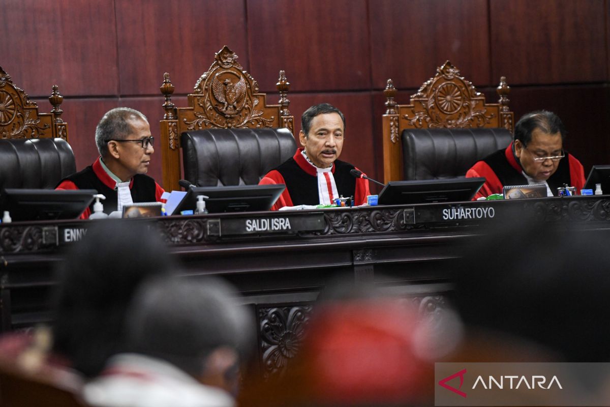 MK tolak uji materi syarat capres-cawapres minimal sarjana