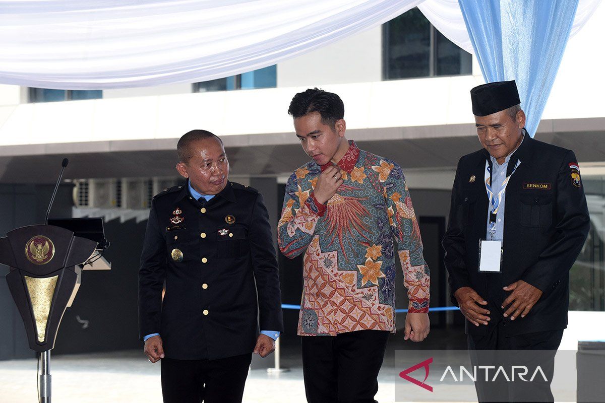 Gibran resmikan Kantor Pusat Senkom Mitra Polri di Jakarta Timur