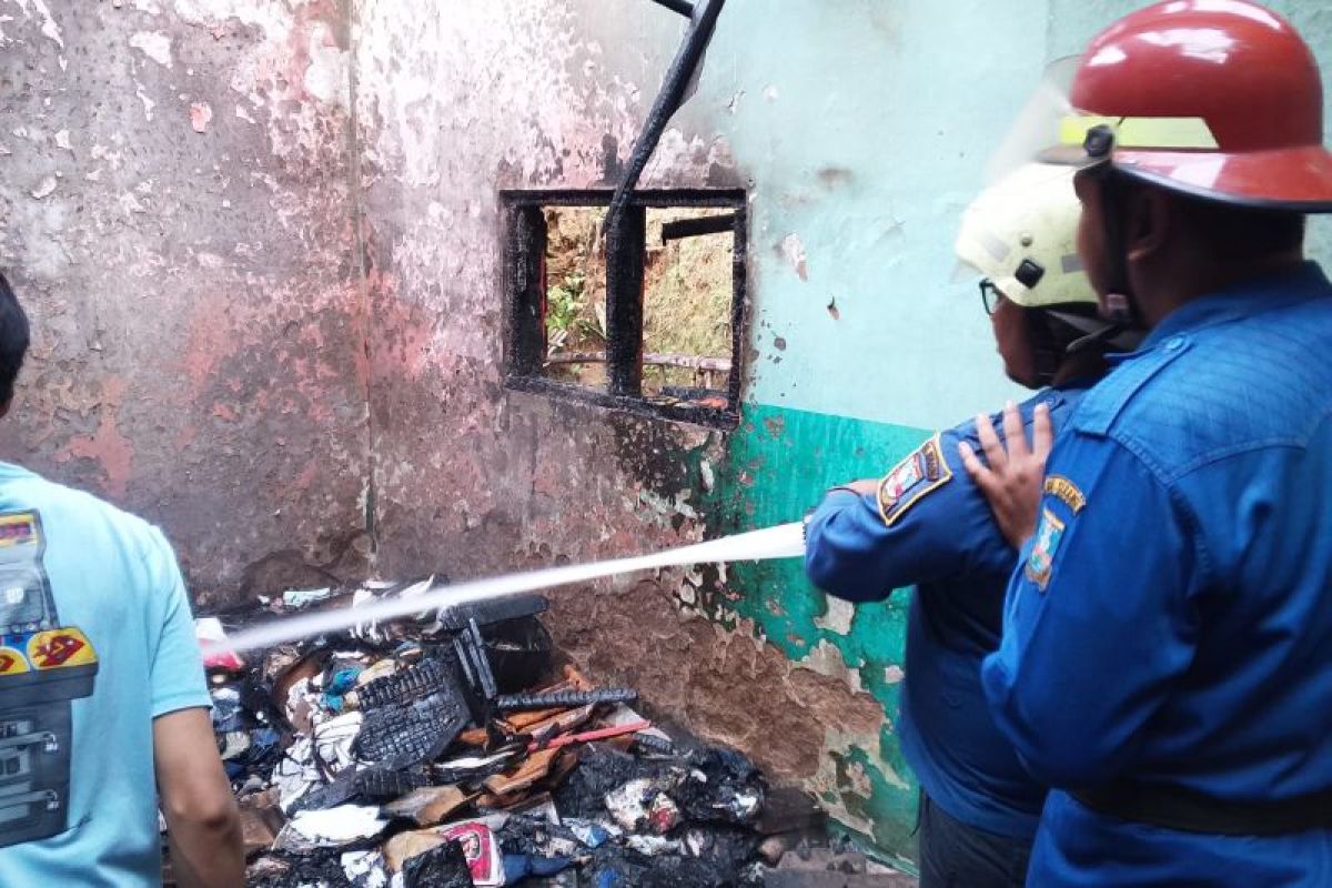 Satu rumah di Serang hangus terbakar, diduga korsleting listrik
