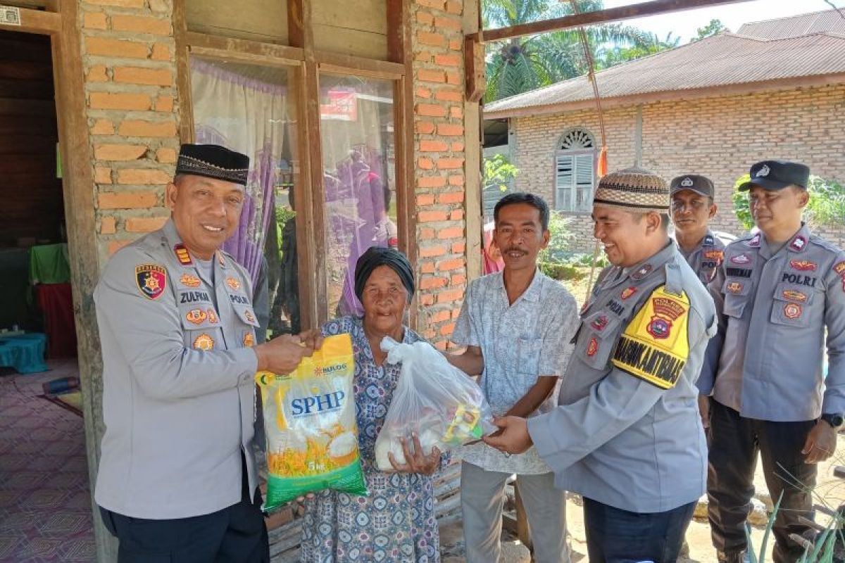 Polsek Pasaman bantu warga kurang mampu melalui program Jumat berkah