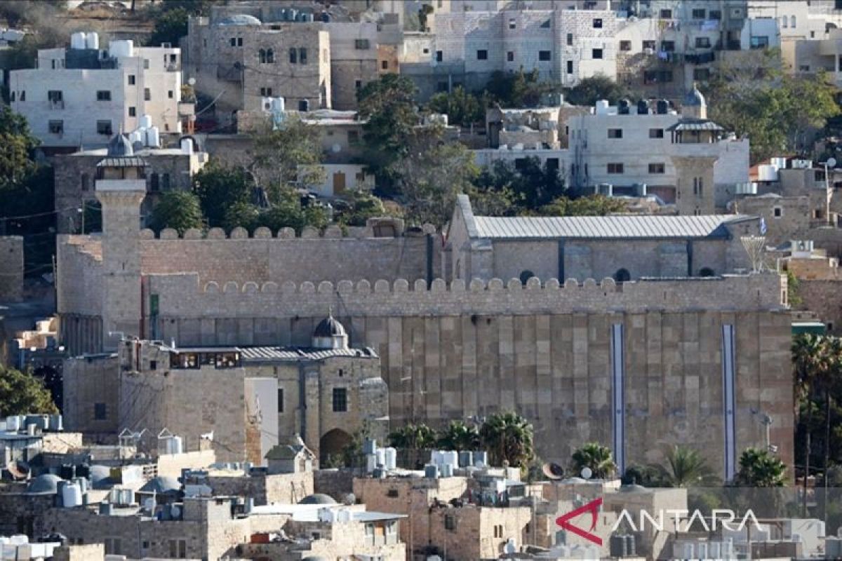 Ribuan warga Palestina rayakan Maulid Nabi di Hebron diawasi Israel