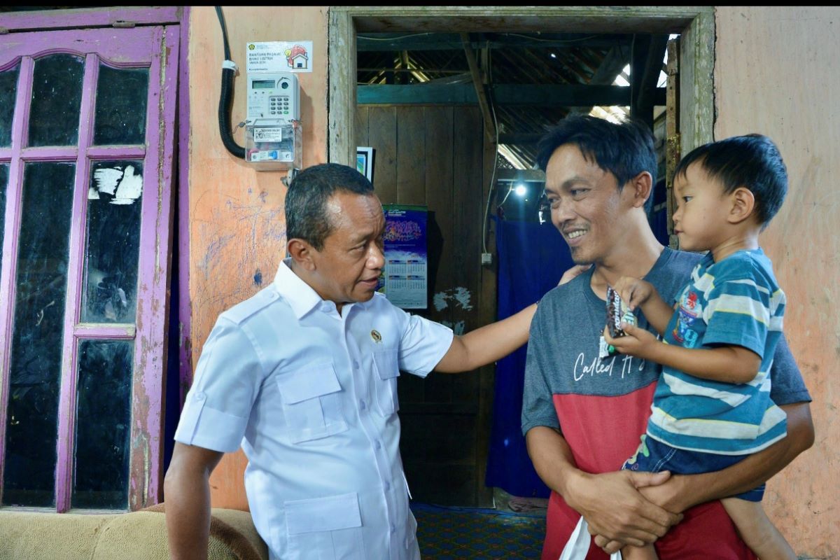 Menteri ESDM tinjau BPBL di Blora untuk pastikan akses listrik merata