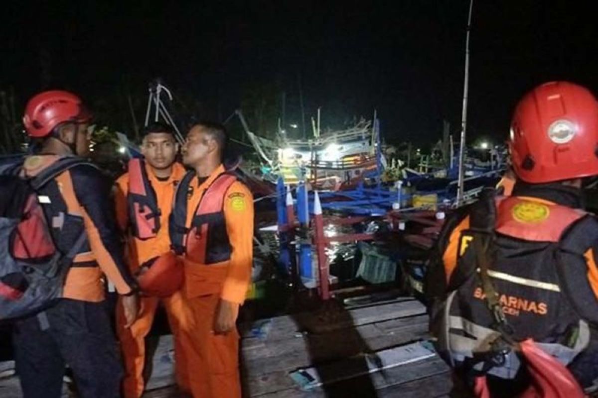 Search ongoing for two missing Aceh fishermen after ship collision