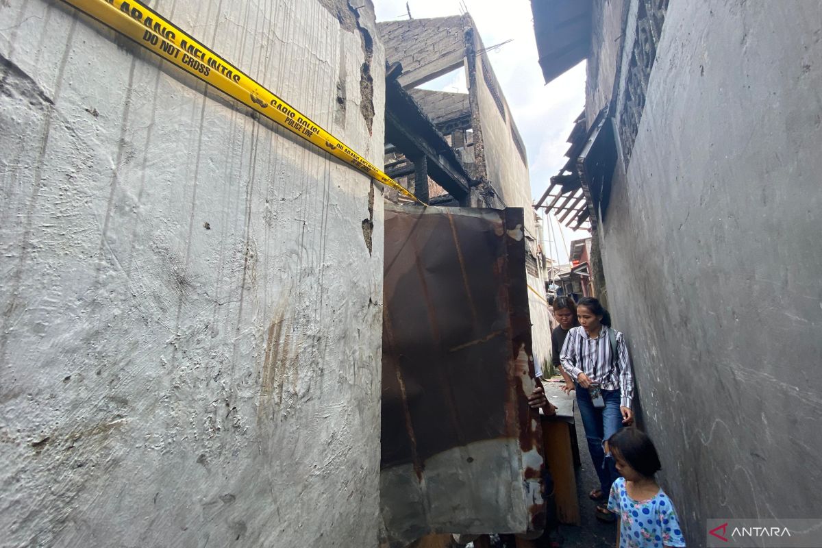 Empat korban tewas kebakaran Tebet masih diidentifikasi di RS Polri