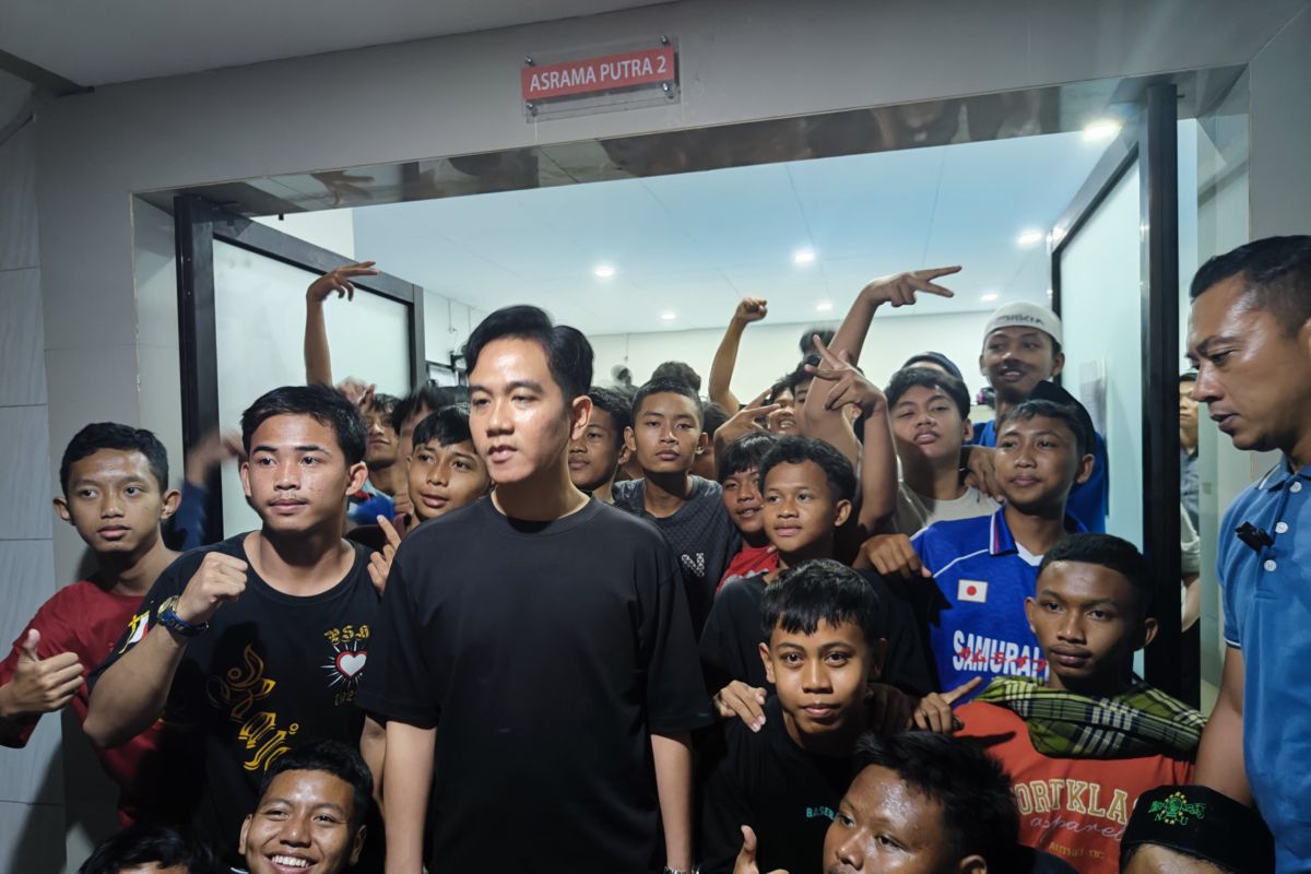 Gibran sampaikan terima kasih ke orang tua, percayakan anak sekolah SR