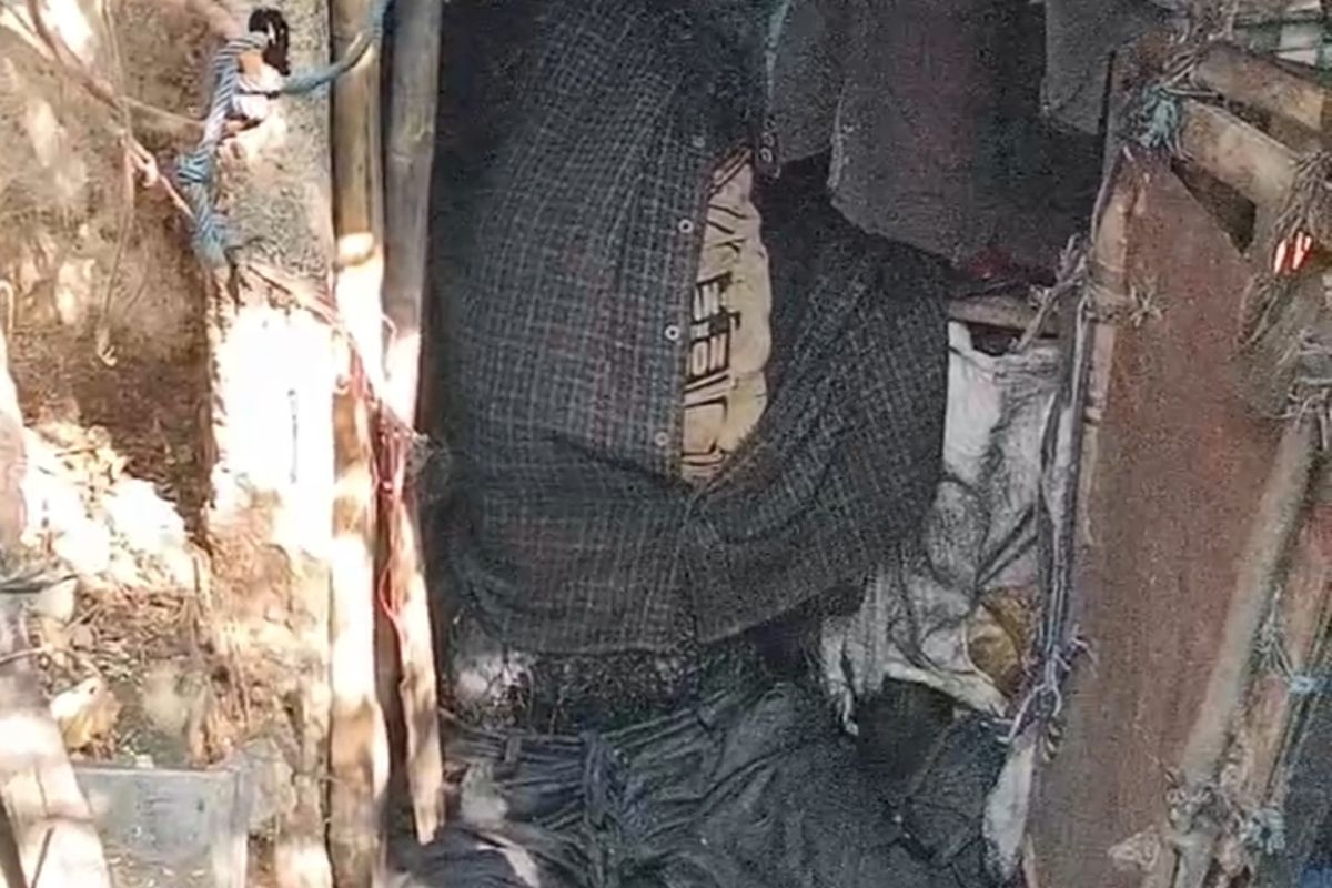 Warga Kebon Jeruk geger, ada mayat membusuk di gubuk
