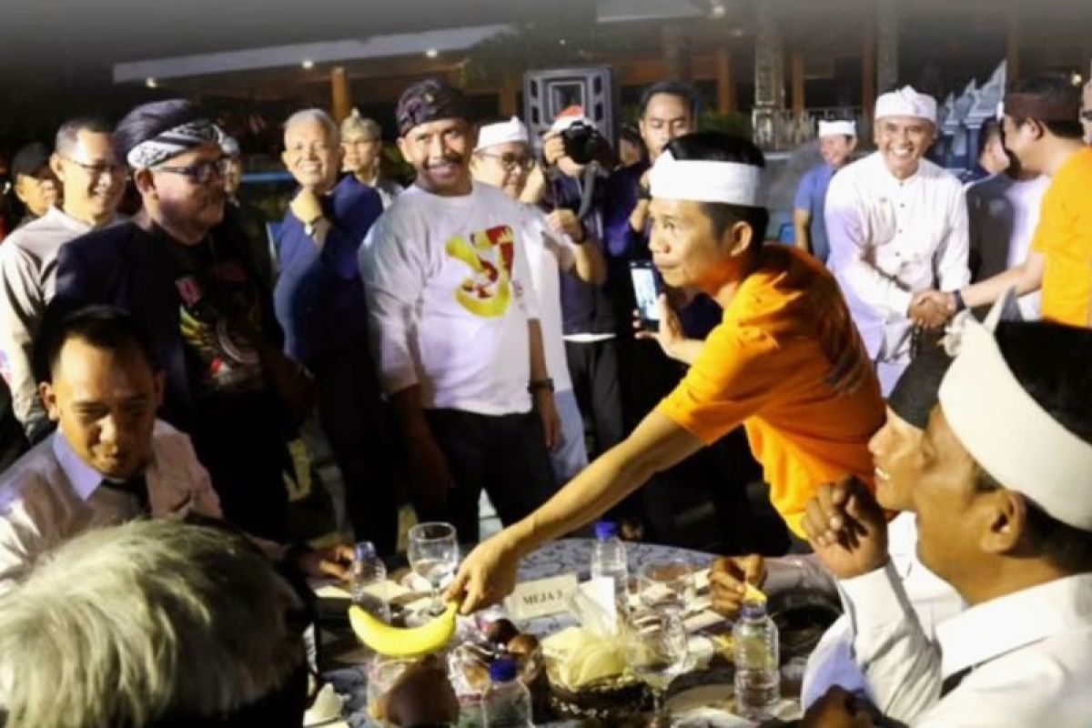 Pejabat Pemkab Purwakarta jadi petugas kebersihan