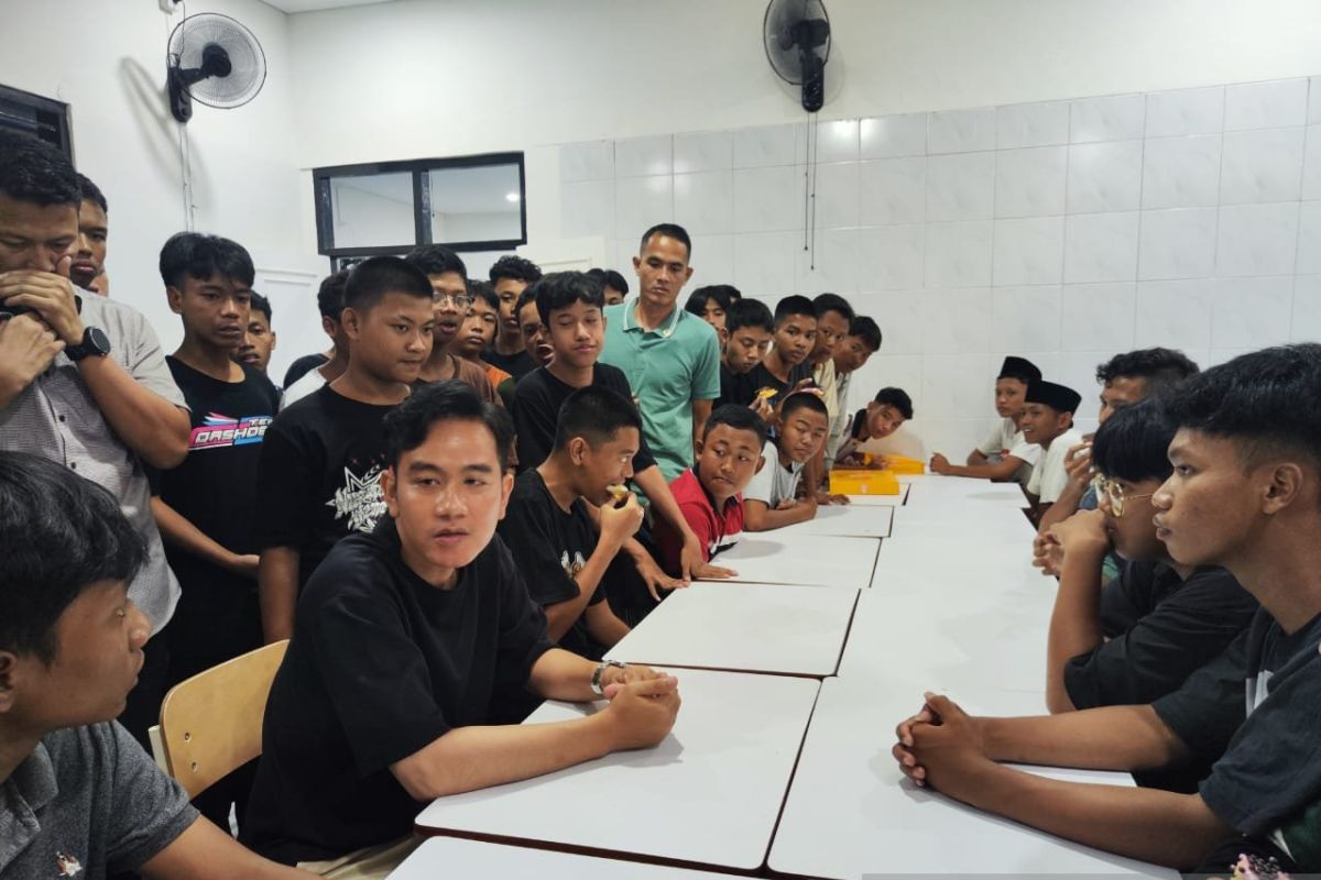 Wapres Gibran jelaskan alasan malam-malam kunjungi Sekolah Rakyat