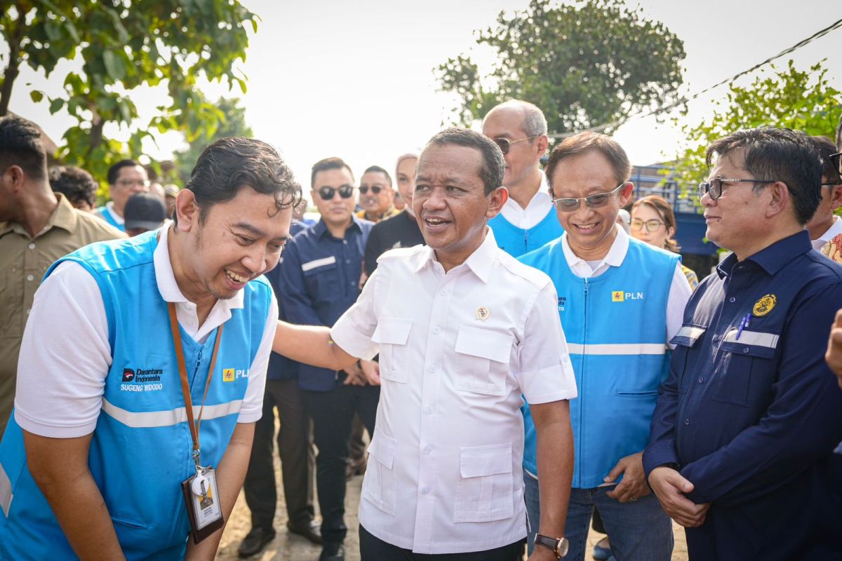 Menteri ESDM dan Direksi PLN tinjau langsung bantuan pasang baru listrik gratis