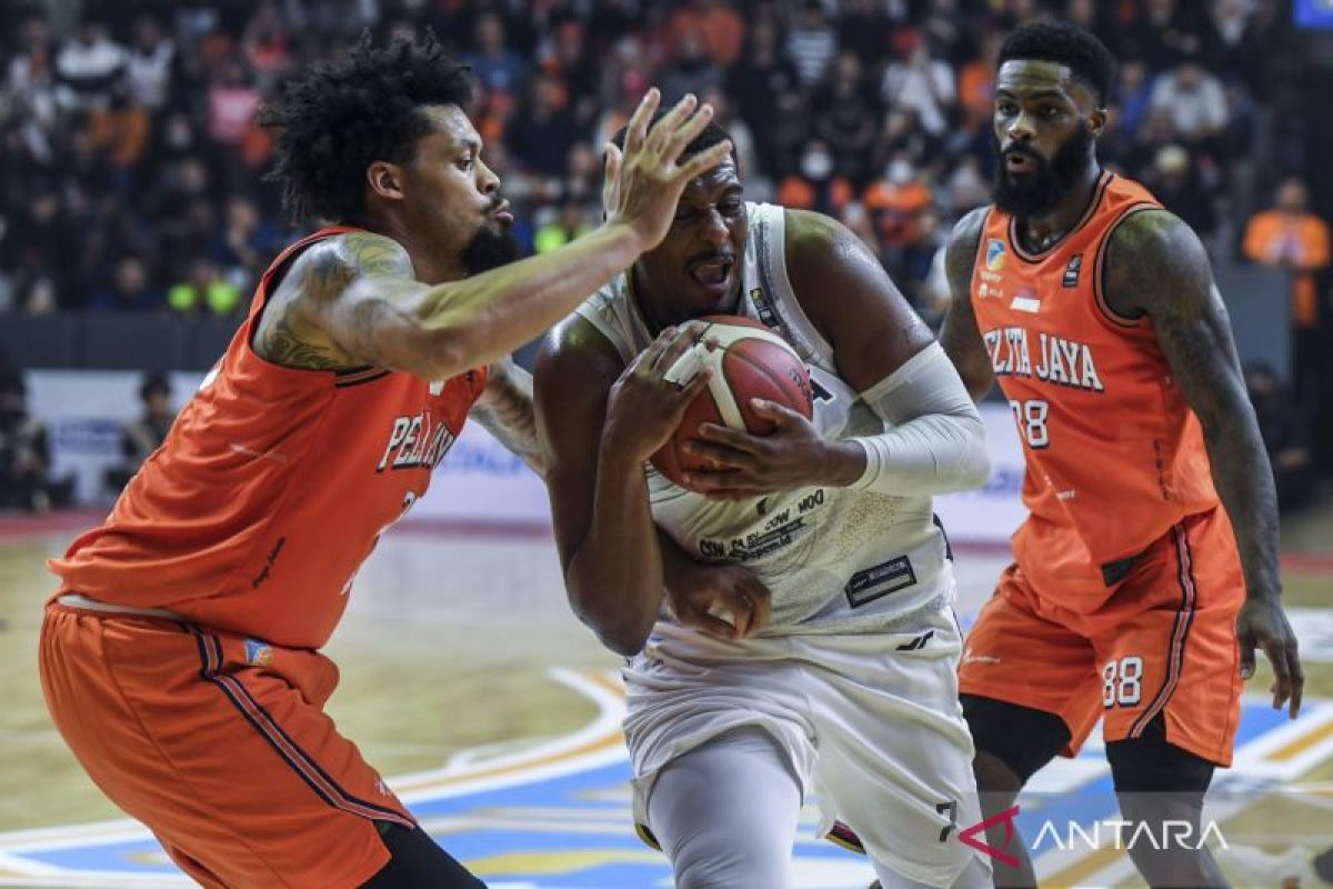 Dewa United bekuk Pelita Jaya 80-75, paksa laga final ke ketiga