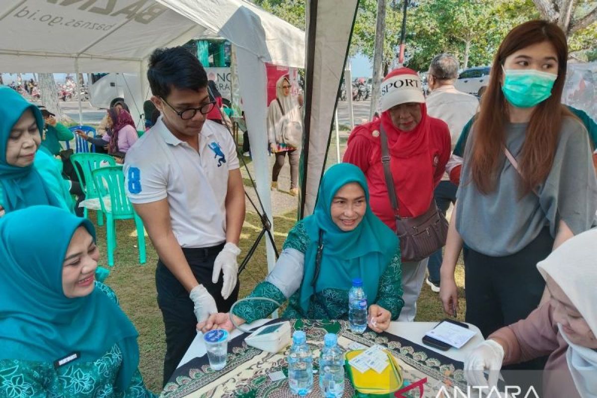 Ratusan masyarakat ikuti pemeriksaan kesehatan gratis Baznas Belitung