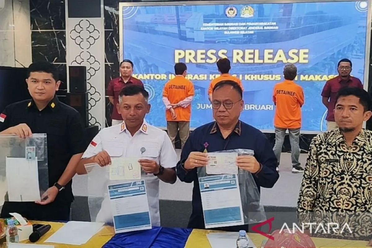Two Chinese, one Pakistani in South Sulawesi violate immigration rules