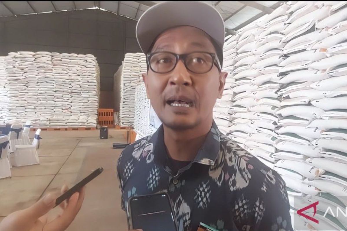 Bulog Sorong salurkan beras stabilitas harga ke pasar tradisional