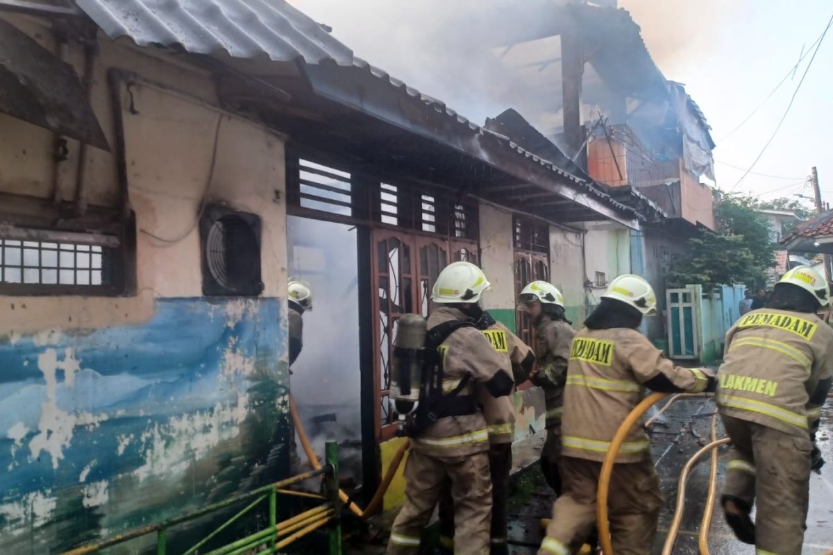Senin pagi, kebocoran gas picu kebakaran warung makan di Cilincing