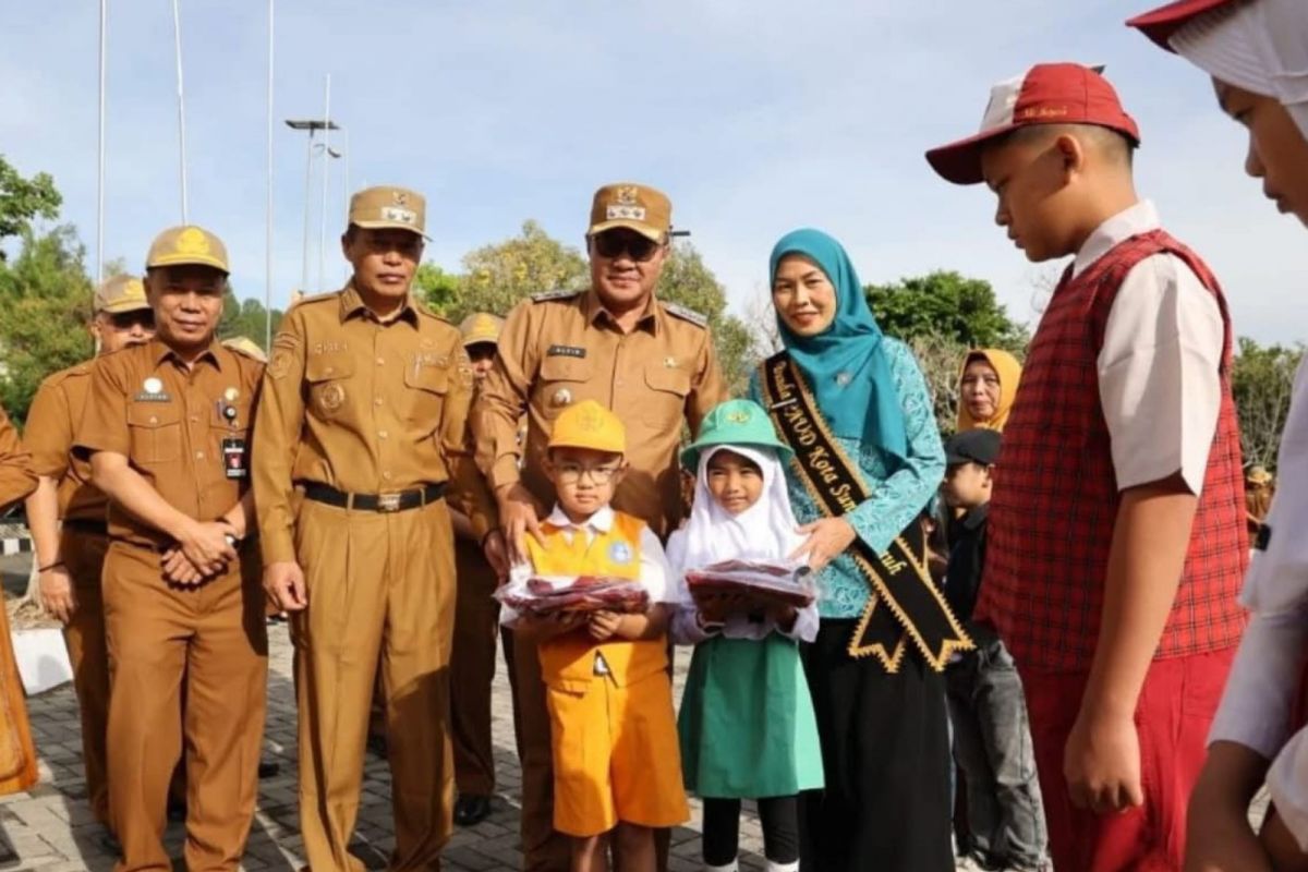 Pemkot Sungai  Penuh luncurkan program pemberian seragam sekolah gratis