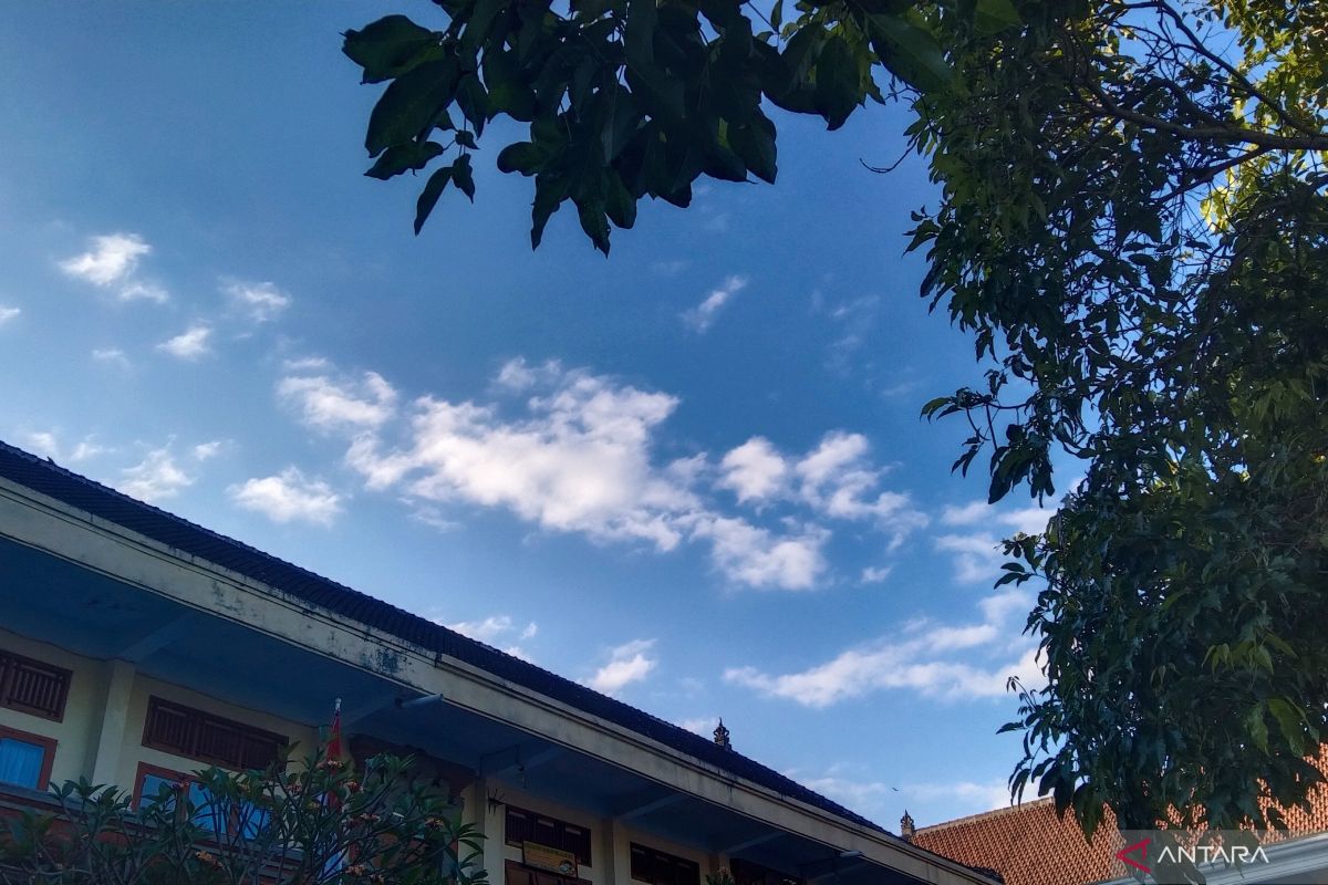 Cuaca di kota-kota besar umumnya diprakirakan diselimuti awan