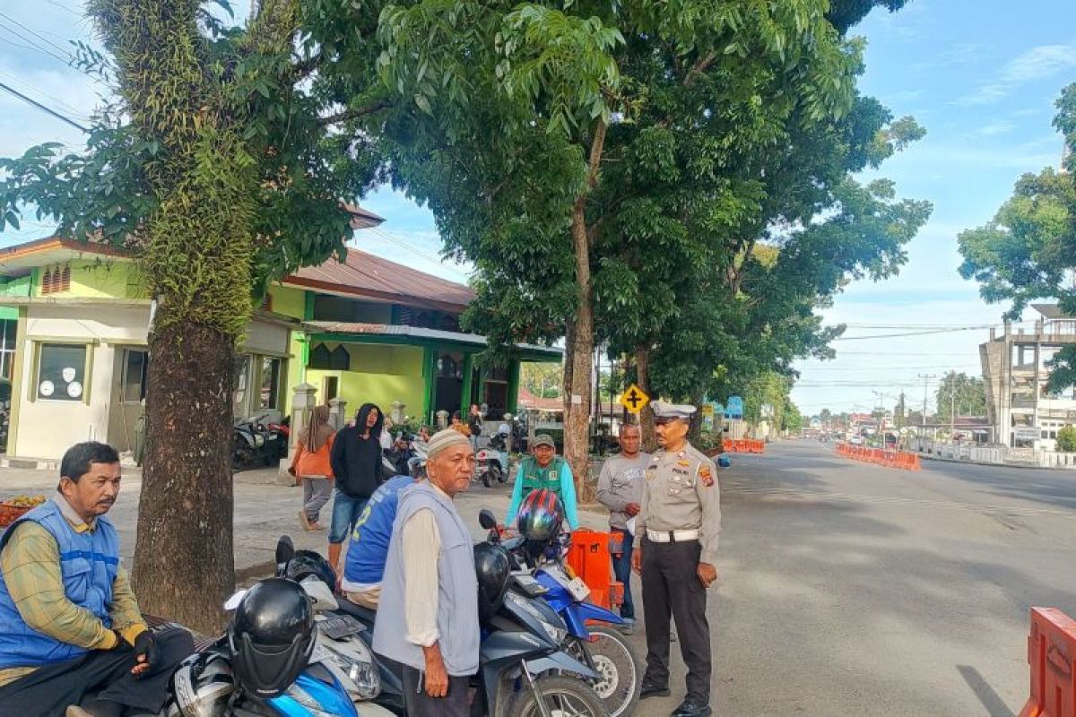 Polres Pasaman Barat sosialisasikan tertib lalu lintas ke tukang ojek