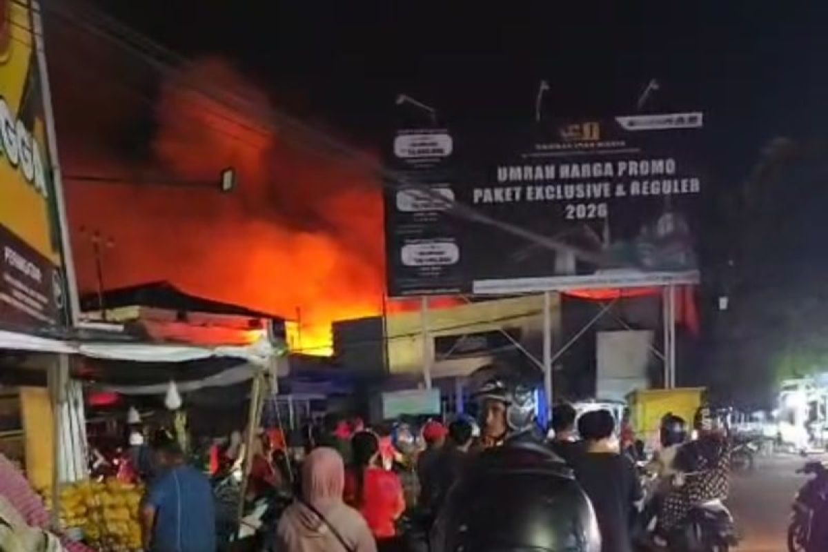 Pasar Inpres Manonda Palu terbakar