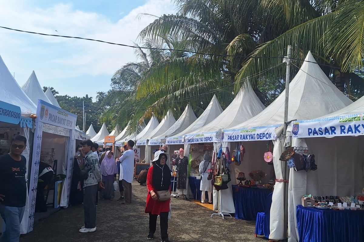 Dekranasda ajak pelaku UMKM pasarkan produk di toko oleh-oleh Depok Maju