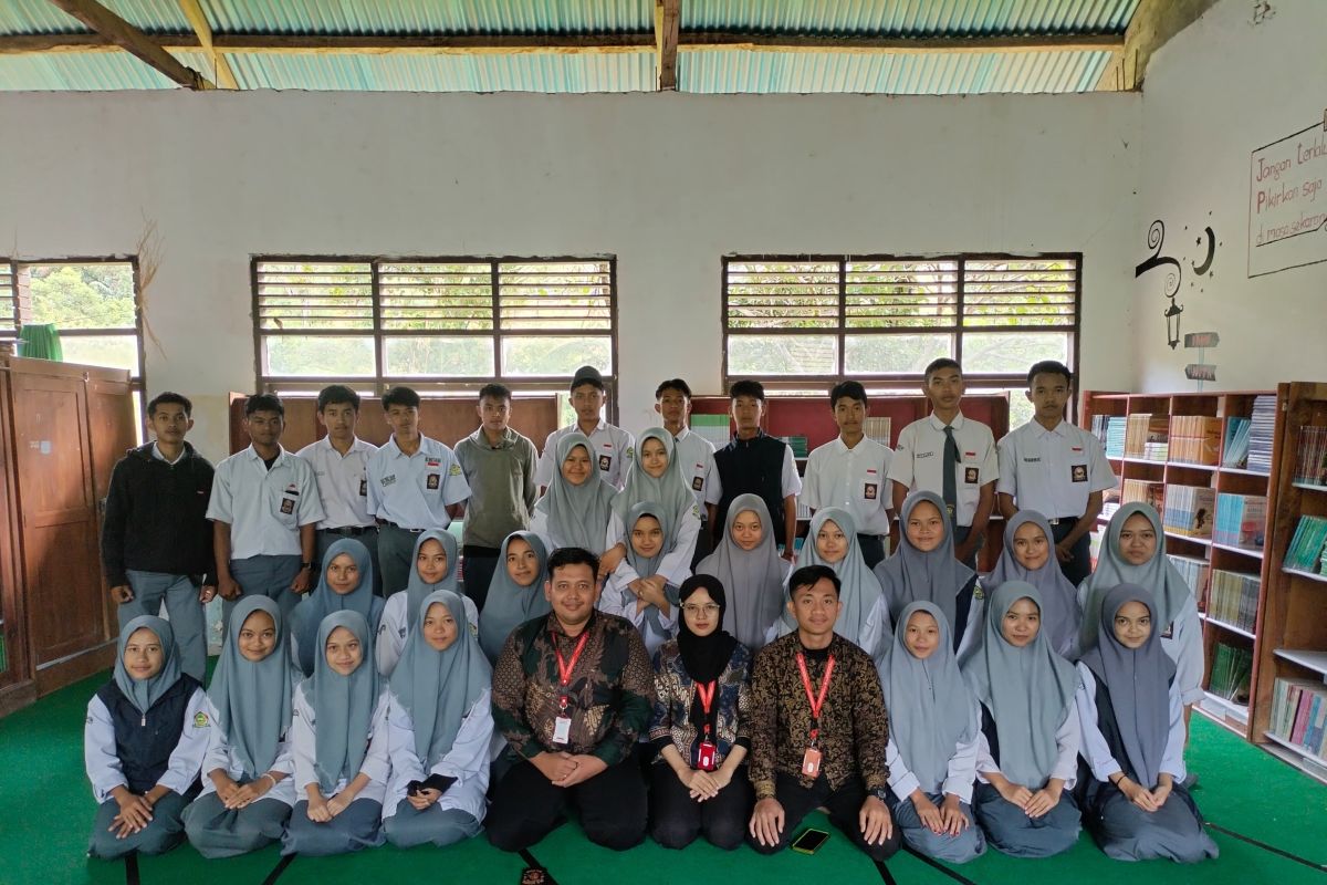 Mahasiswa UMPR KKN Kebangsaan sosialisasi di Sulawesi Selatan