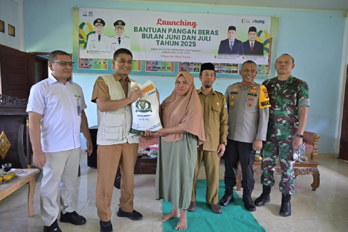 Pemkab Aceh Jaya salurkan beras gratis untuk 9.112 warga kurang mampu