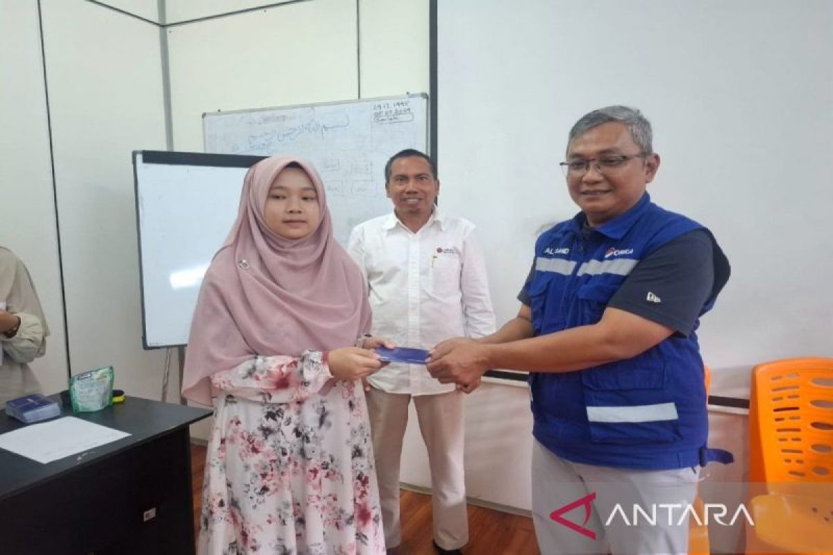 SMGP kembali berikan bantuan beasiswa kepada mahasiswa kurang mampu dan beprestasi