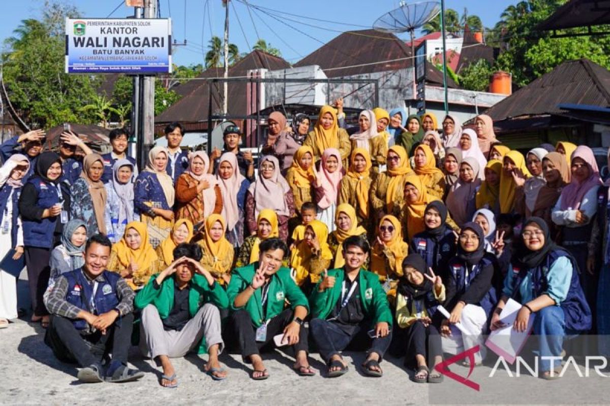 Mahasiswa KKN Unand beri pelatihan pelaku UMKM membuat desain label produk