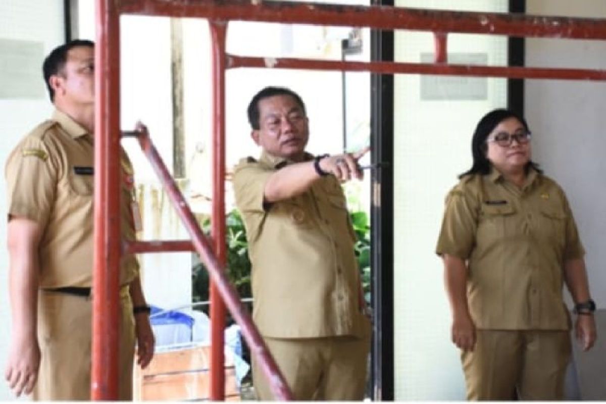 Bupati Kapuas cek rehabilitasi kantor PUPR pastikan berjalan sesuai rencana
