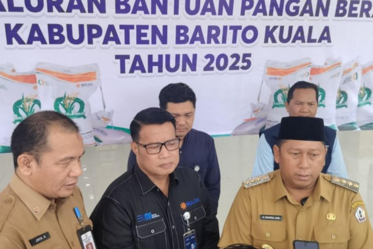 Bulog Kalsel salurkan bantuan beras kepada 13.913 penerima manfaat