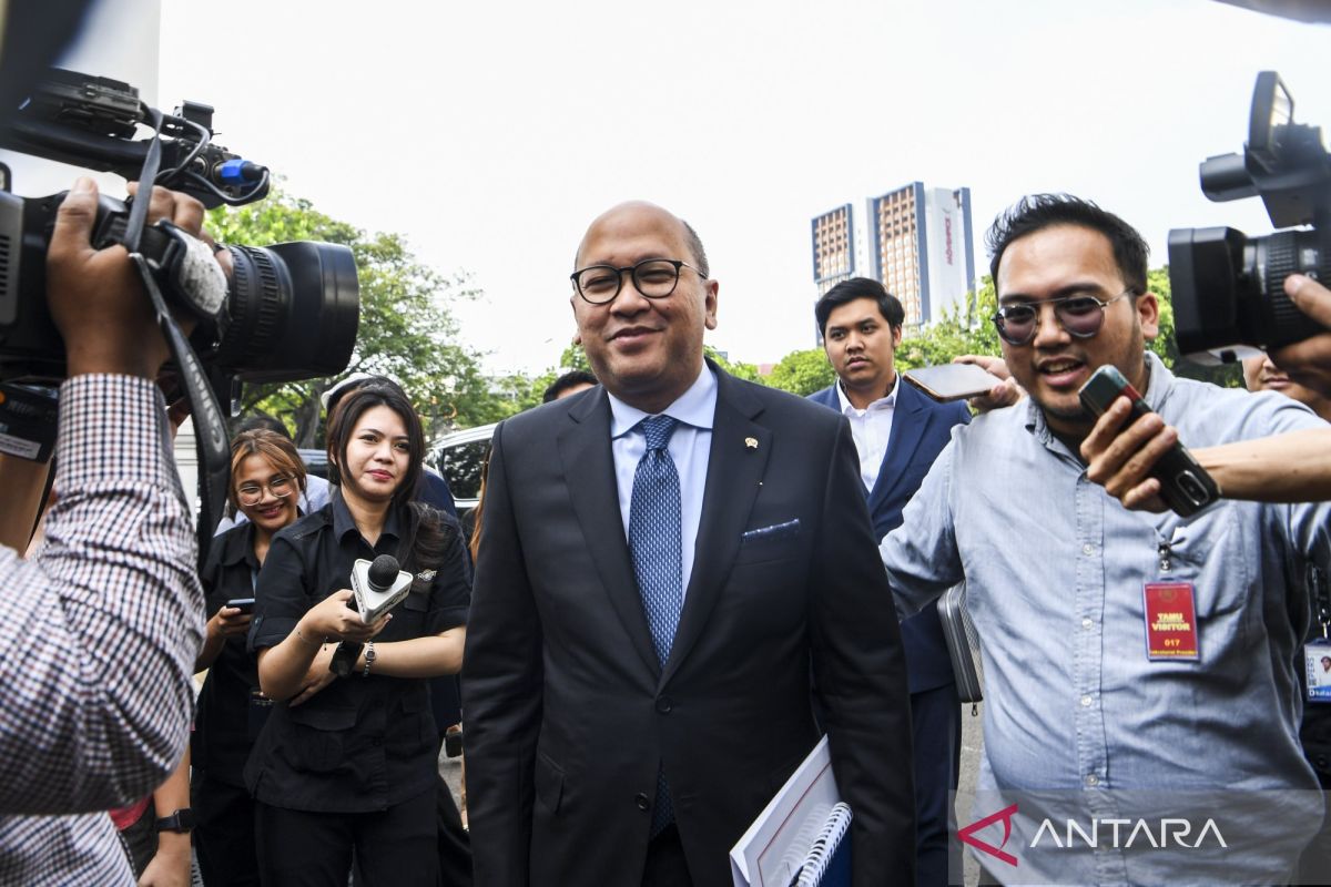 Rosan tanggapi pengalihan Agincourt Resources, tekankan kehati-hatian