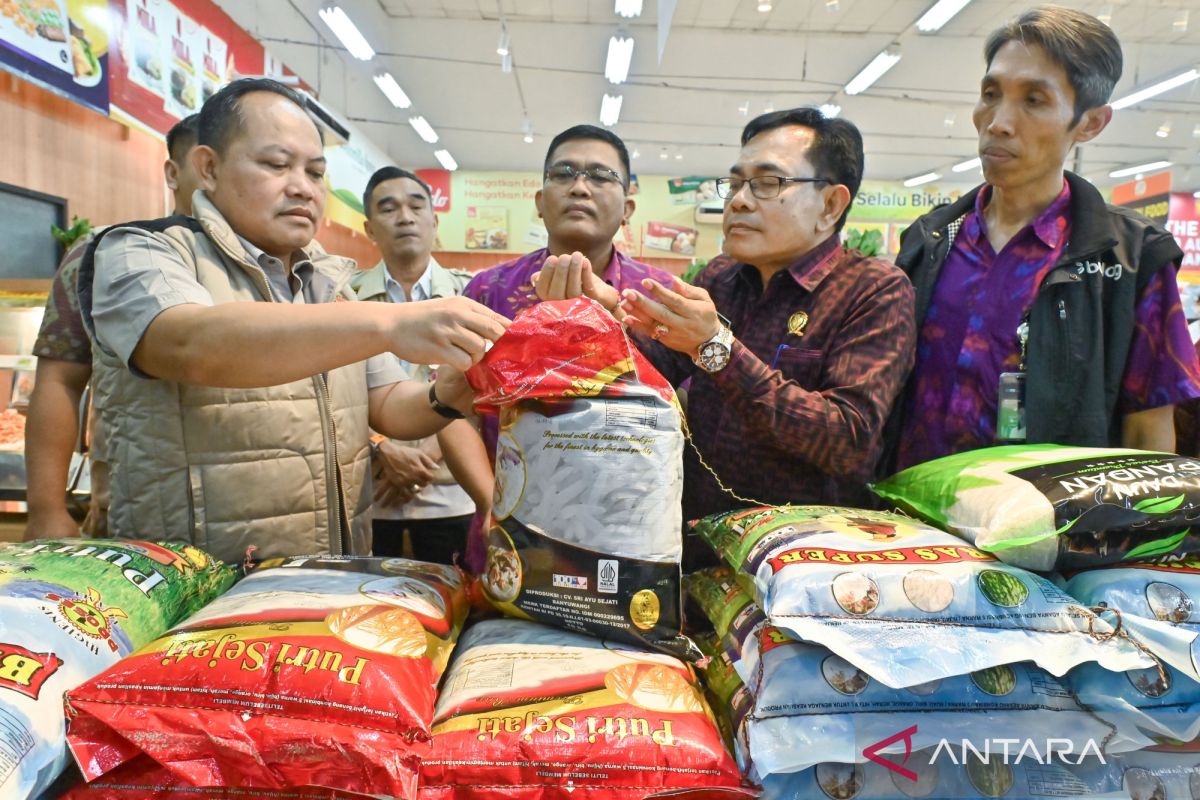 Terpopuler: Penambahan rute penerbangan, guru bejat di Lombok Barat, hingga peredaran beras oplosan