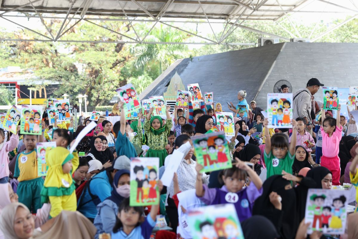 Anak disabilitas ikuti lomba menggambar peringati HAN di Makassar