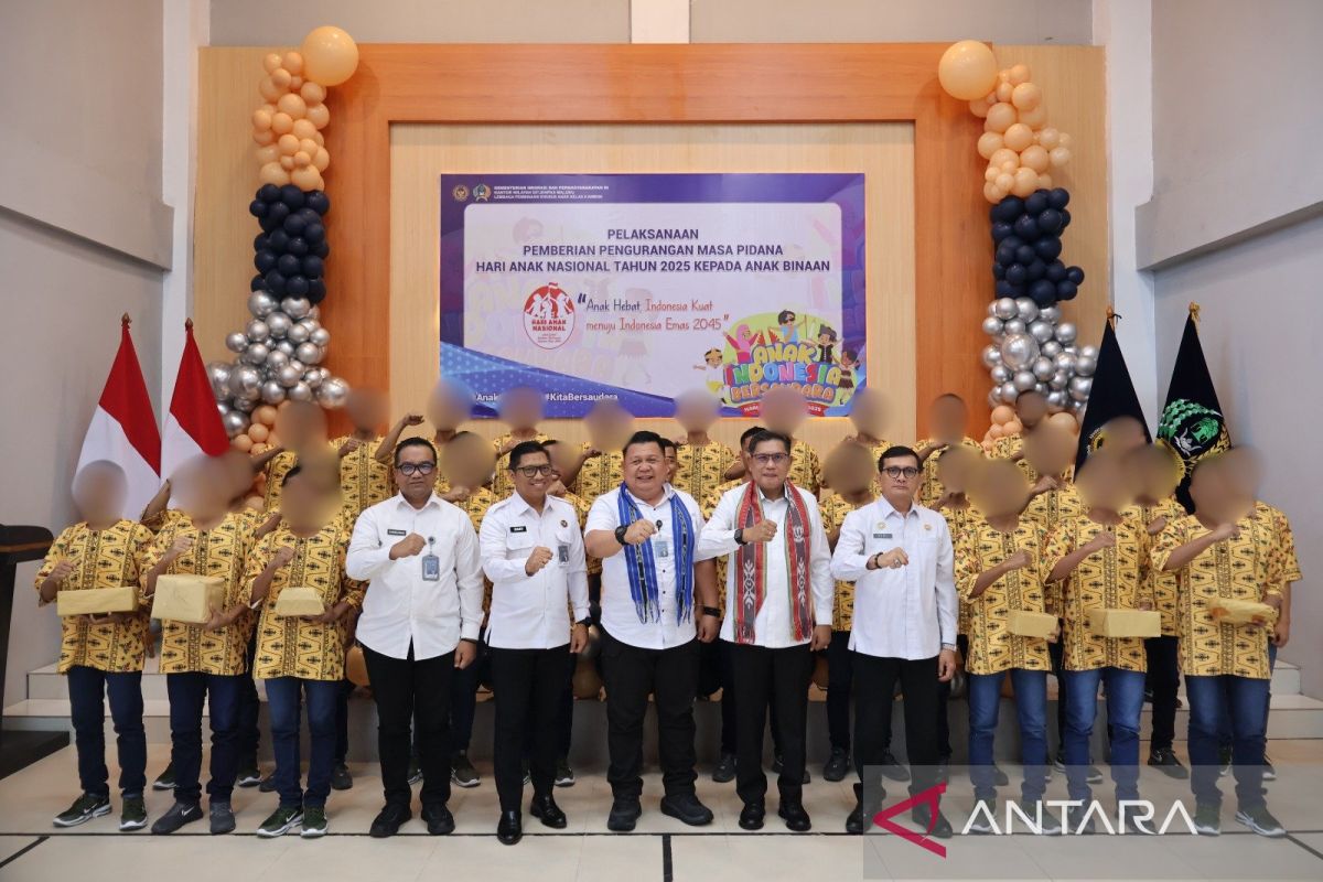 13 anak binaan pemasyarakatan Ambon terima remisi HAN 2025, dua anak langsung bebas