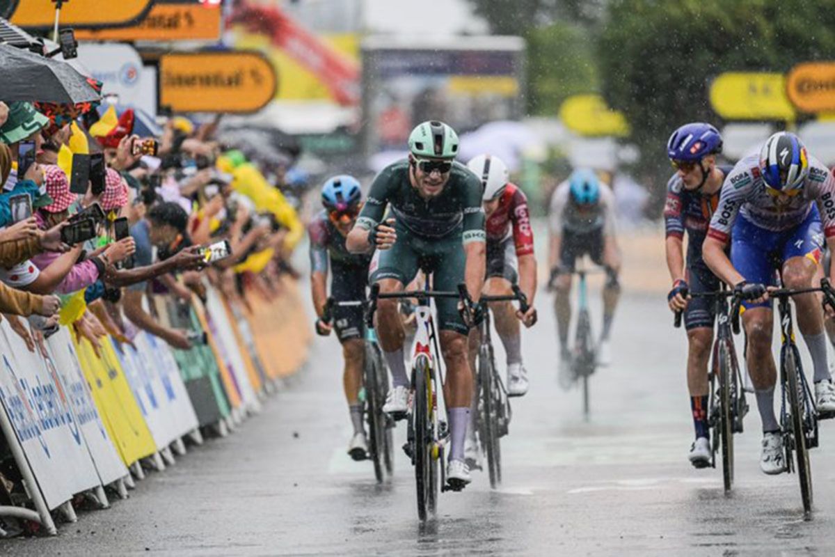 Milan menangi etape 17 Tour de France yang diwarnai kecelakaan massal