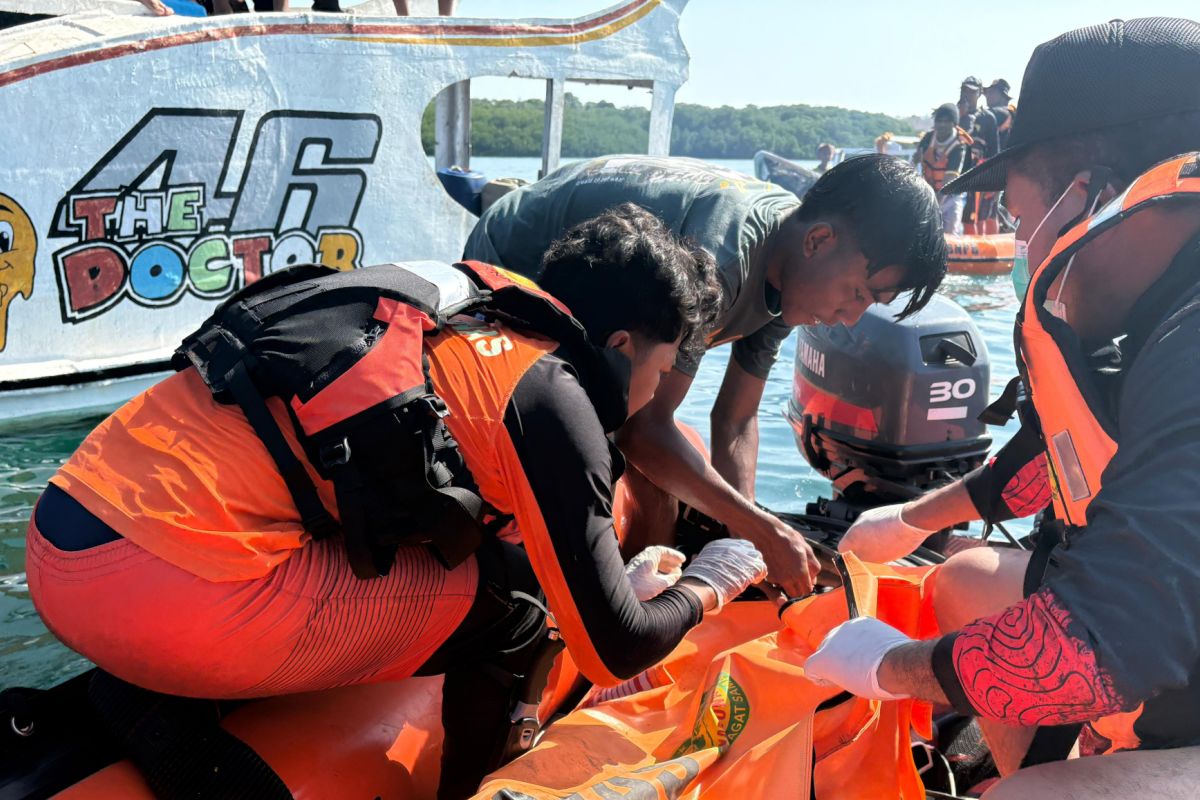 SAR temukan seorang nelayan yang hilang di perairan Teluk Lembata