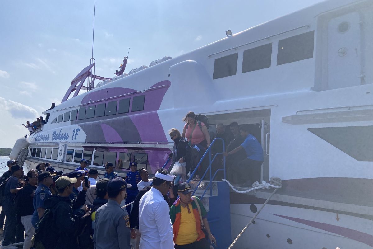 Dishub Denpasar terima 75 penumpang perdana kapal cepat Banyuwangi