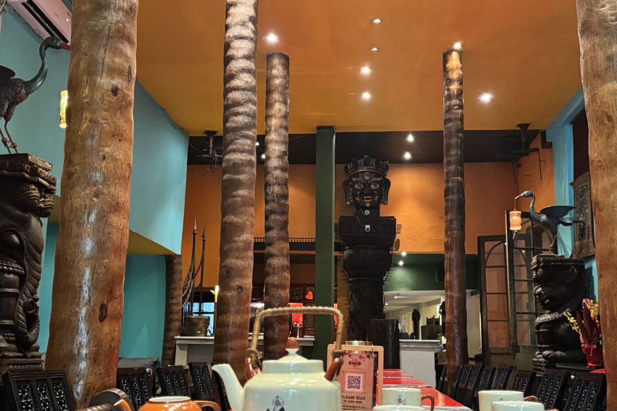 Kuliner peranakan Tionghoa dalam balutan barang antik di Jakarta