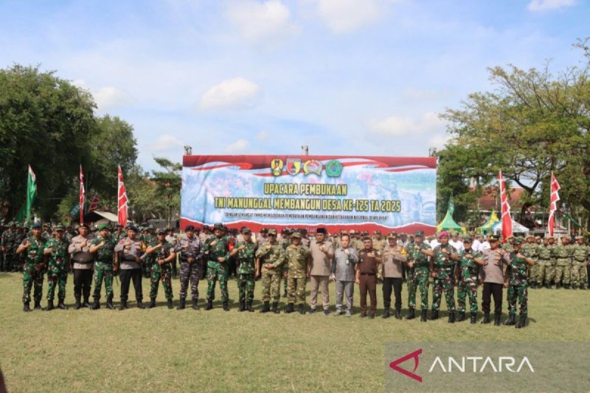 TNI bantu percepatan pembangunan desa di Pamekasan lewat TMMD