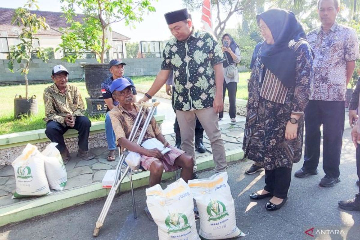 Pemkab Situbondo salurkan bantuan pangan kepada 70.193 KPM