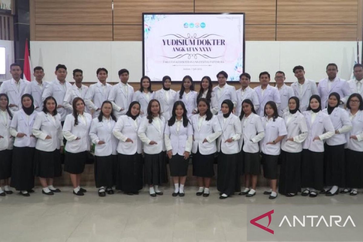 Unpatti Ambon kukuhkan 36 dokter baru untuk pemerataan kesehatan di Maluku