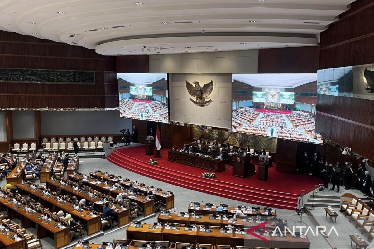 DPR gelar rapat  paripurna beragenda RUU Haji hingga pidato penutupan