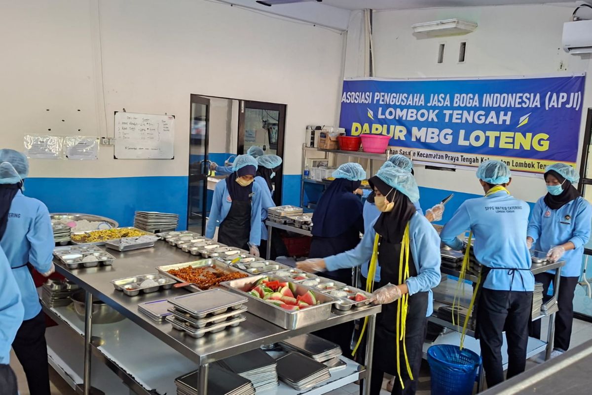 Dandim Lombok Tengah cek pengolahan MBG di dapur SPPG