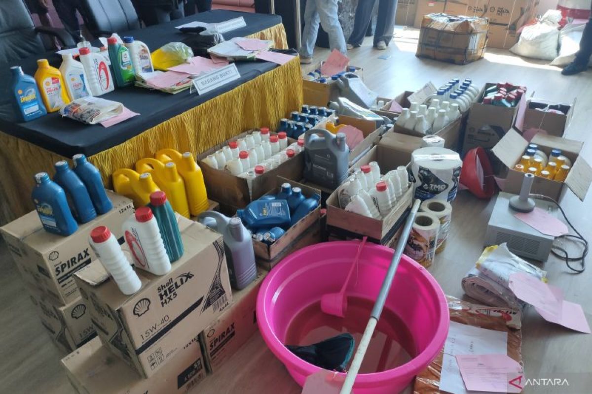 Ini cara sindikat di Kembangan Jakbar produksi oli palsu