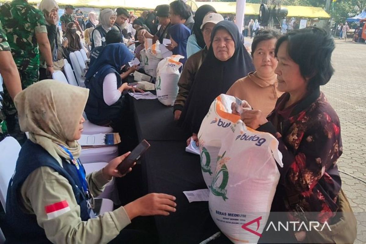 365,5 ribu ton beras Bantuan Pangan disalurkan serentak se-Indonesia